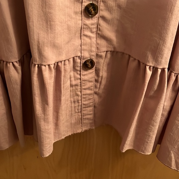 Lilac Short Sleeve Button-up Peplum Top - Size L - Picture 4 of 4